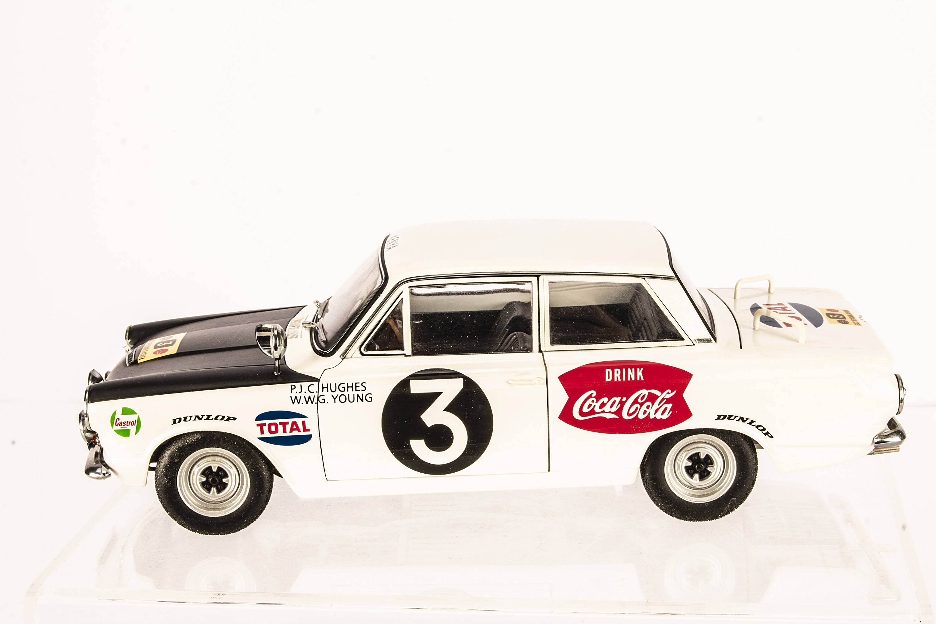 Lot 250 - AutoArt 1:18 Ford Cortina GT MK I Rally 1964,