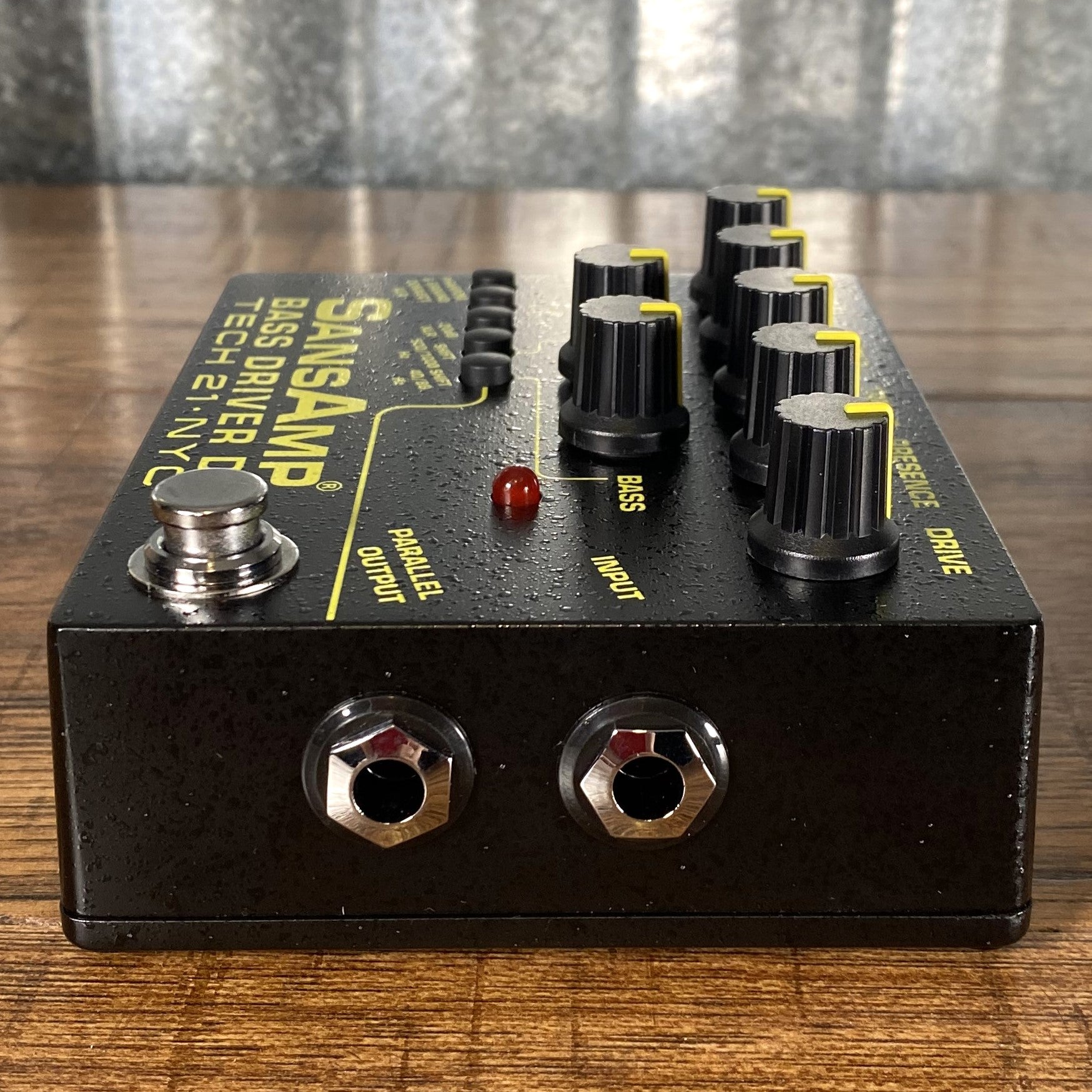 Tech 21 NYC SansAmp Bass Driver DI v2 Bass Preamp Effect Pedal