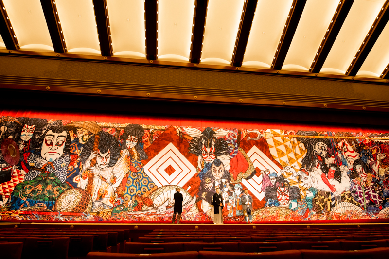 幅31.8mの團十郎白猿襲名祝幕、11月の歌舞伎座に登場！ 三池崇史が