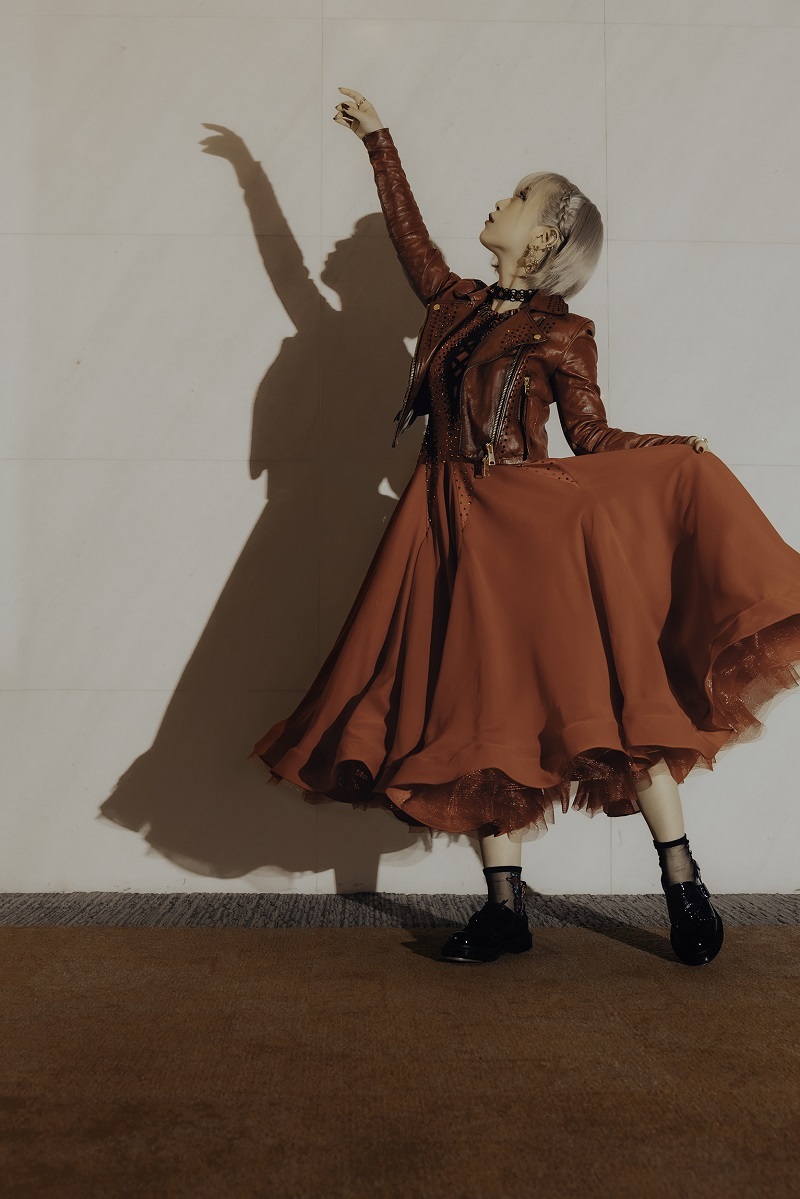 画像】ReoNa「今だけは、すべてを忘れて踊りましょう。」に込めた意味