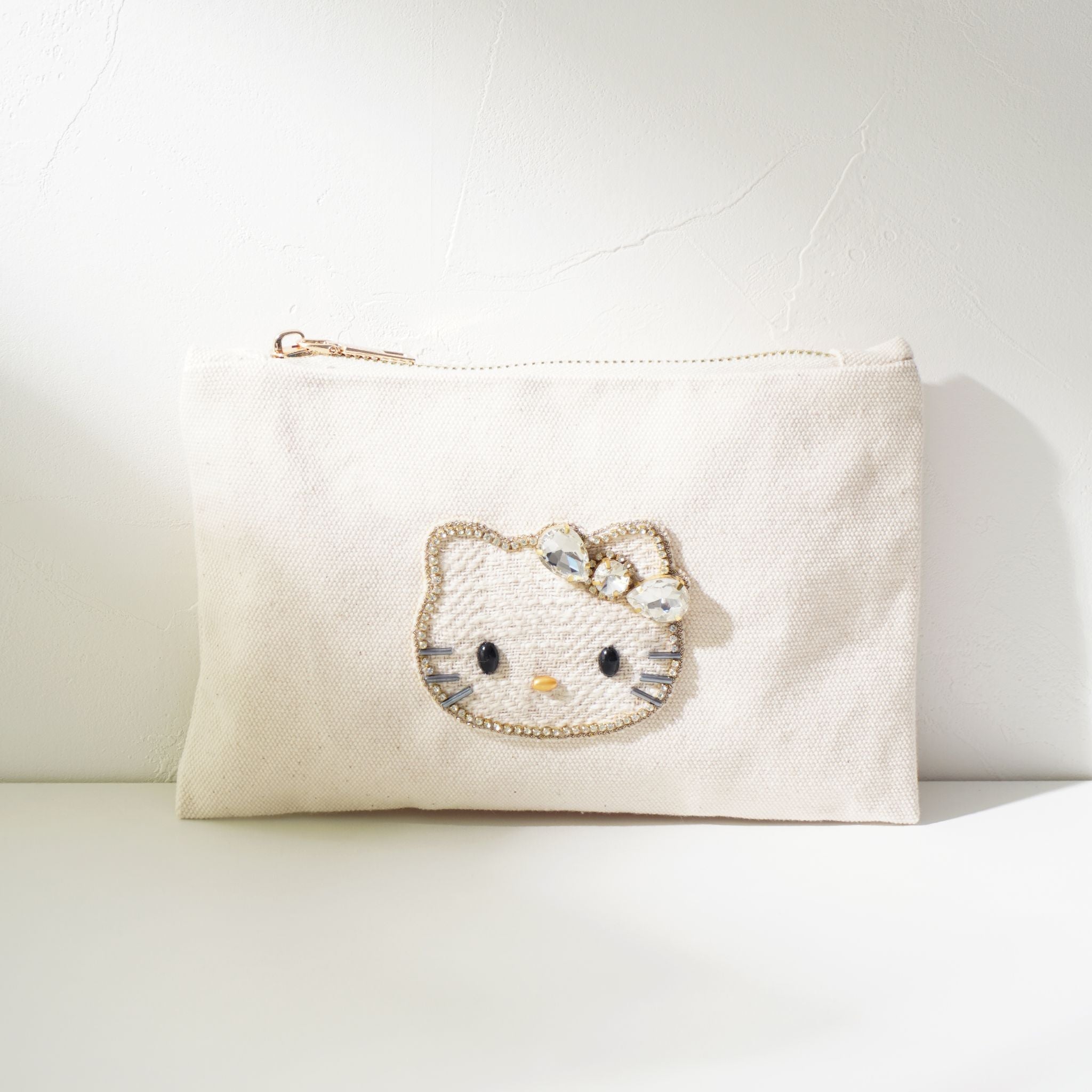 ビーズ刺繍モチーフ ハローキティ キャンバスポーチ（L） – MAYGLOBE