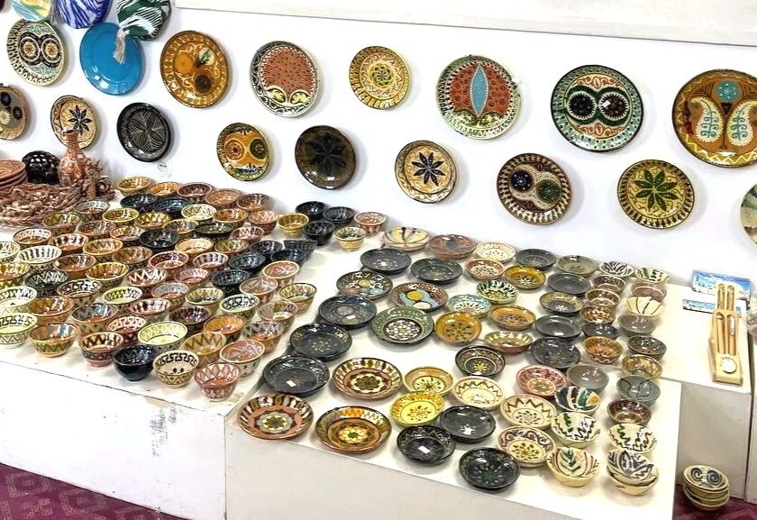 ウズベク伝統陶器を深く知る工房見学！ブハラから立ち寄れる、陶芸の街