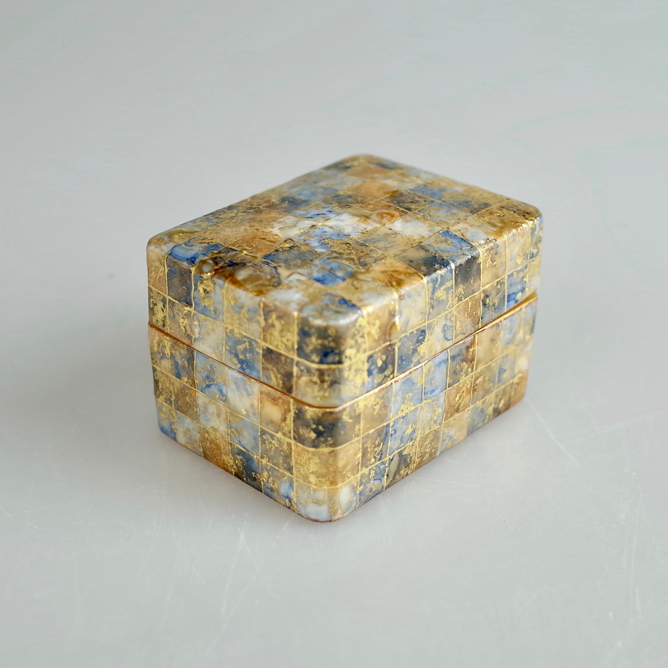 九谷焼 錦山窯 吉田幸央】 金襴手彩色 陶筥 Y-7 - 商品 | 日本ヴォーグ社