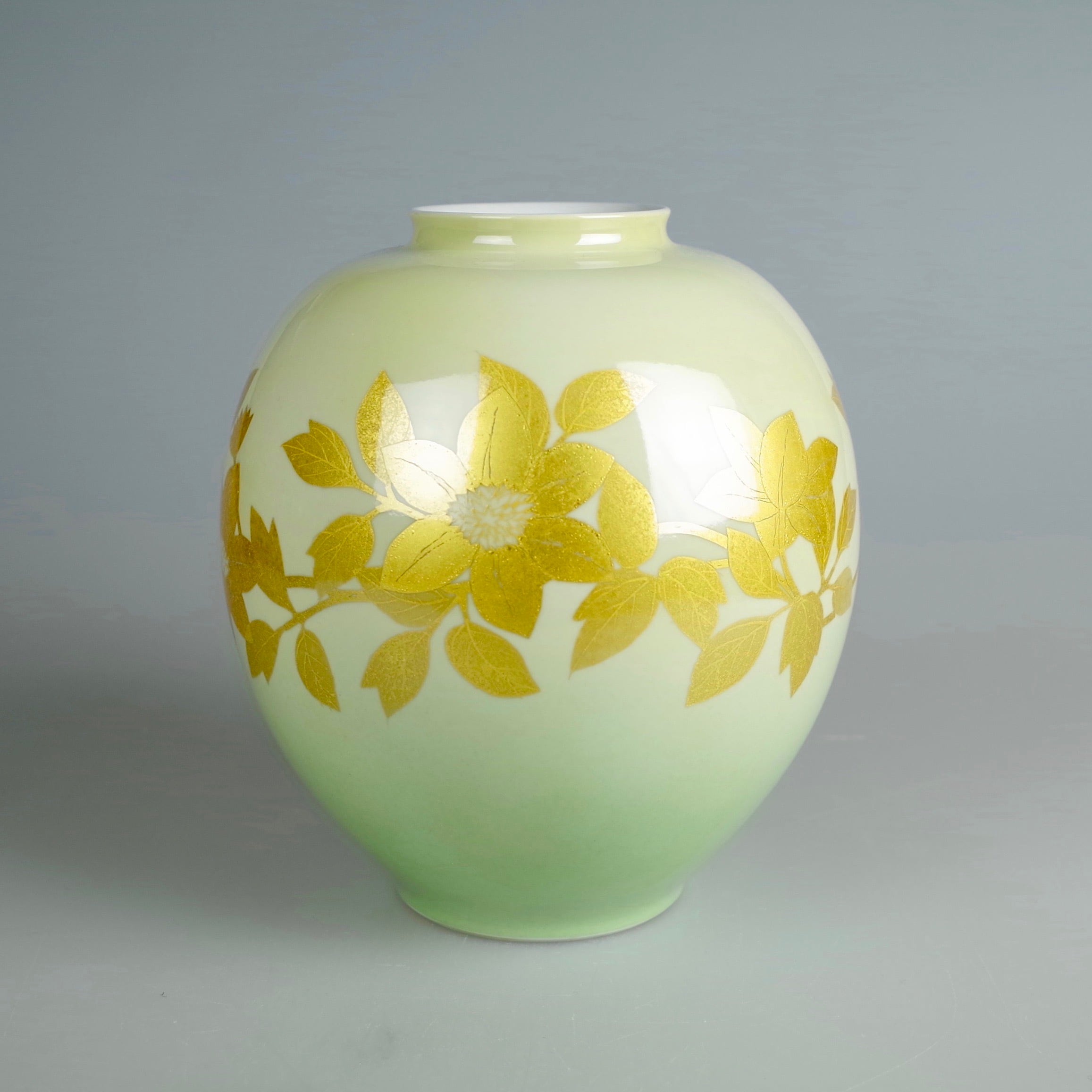 重要無形文化財【九谷焼 錦山窯 吉田美統】 釉裏金彩鉄線文 花瓶 Y-9