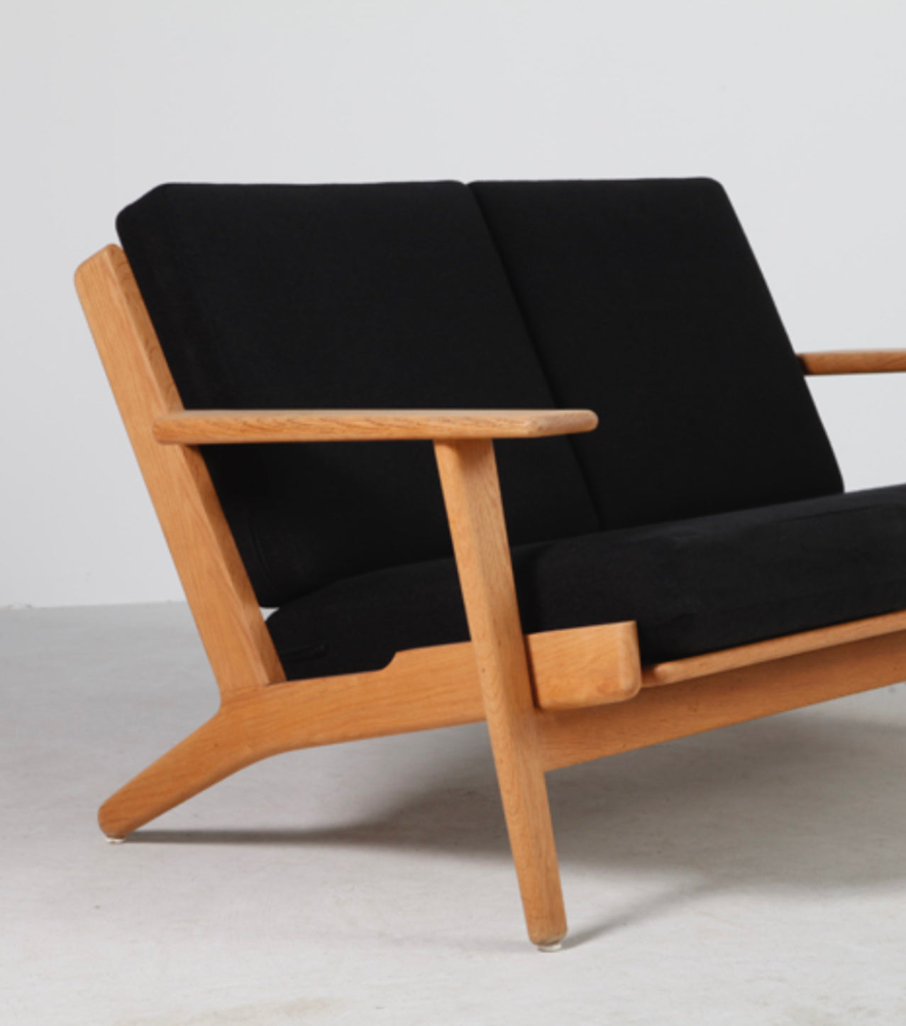 GE290 sofa in oak by Hans J. Wegner