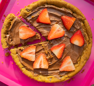 Chocolate Chunk Cookie Pizza | Sweet Loren's