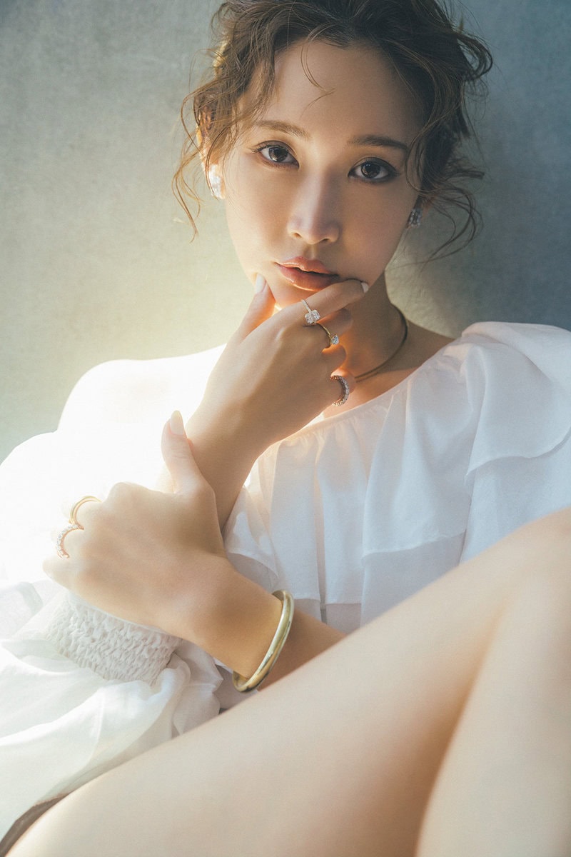 紗栄子が纏う。日々を彩る一生モノの「最愛ジュエリー」 | sweet web