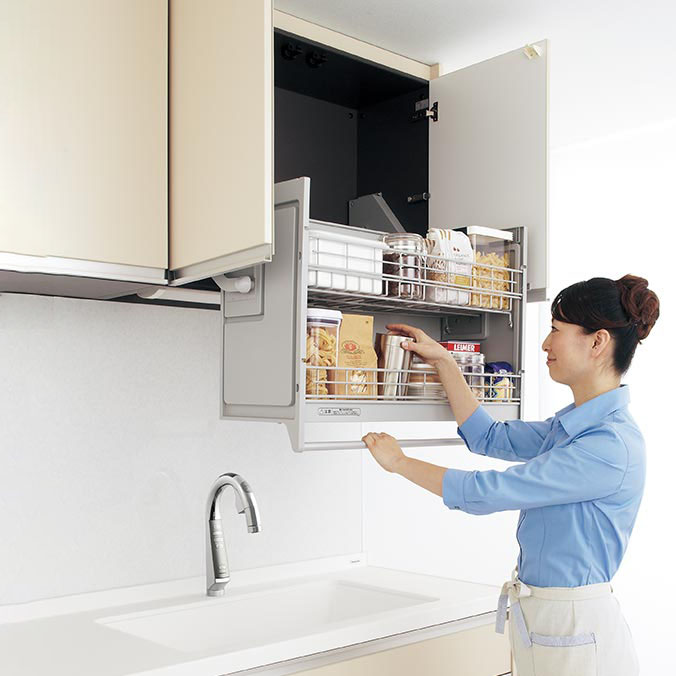 使いやすい目線の高さまで降ろせる収納棚 | 暮らしのアイディアを気に