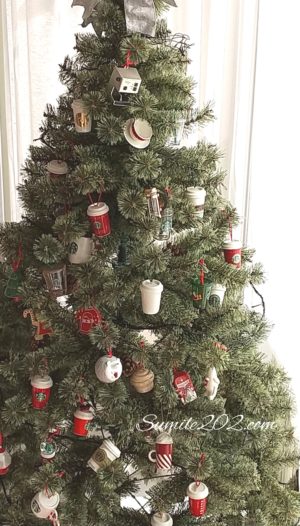 スターバックスのホリデイオーナメントだけツリー | すみれハイツ