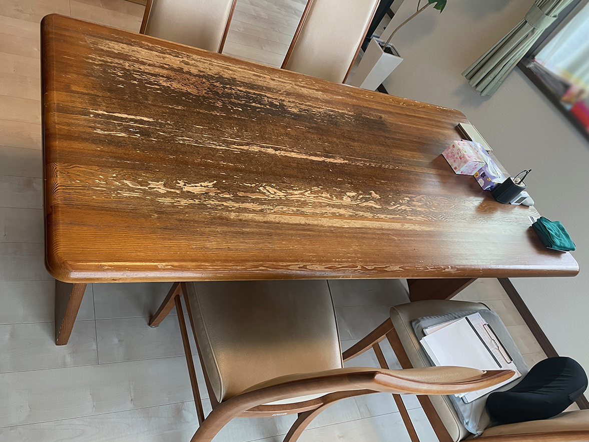 修理・修復事例】ダイニングテーブルの塗装・ダイニングチェアの張替