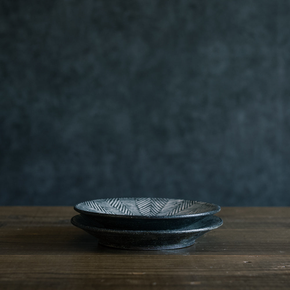 ヘリンボーンケーキ皿｜池田大介 – sui.