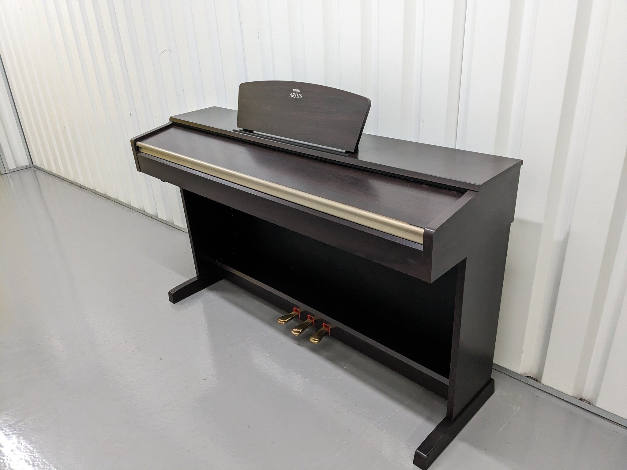 Yamaha Arius YDP-151 Digital Piano in dark rosewood with GH
