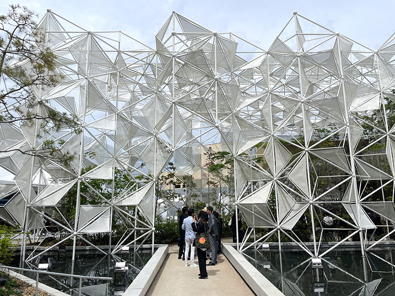 素材のリユースと女性の活躍、ふたつのテーマをつなぐ建築