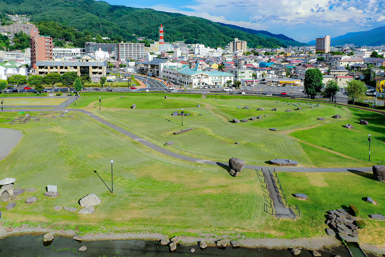 フィニッシュ会場石彫公園の石彫作品ご紹介 - スワコエイトピークス