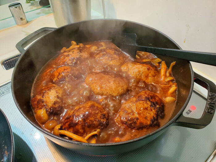 ストウブのブレイザーソテーパン28cmの使い勝手をレビュー。作った料理