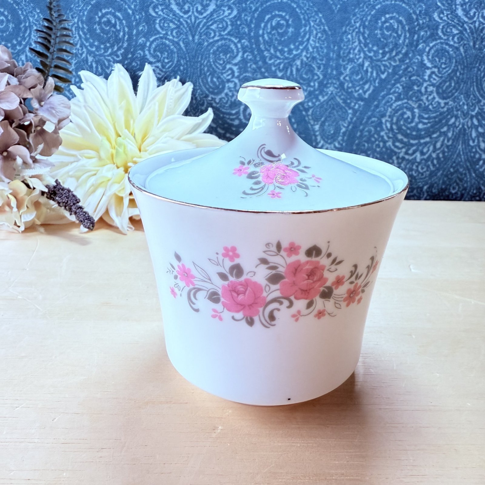 Sango 三郷陶器 可愛い花柄の角砂糖入れ シュガーポット 磁器製