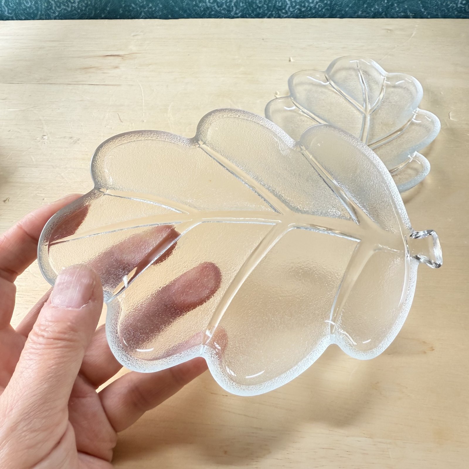 リーフ型 ガラスの器 葉っぱデザインのガラス皿