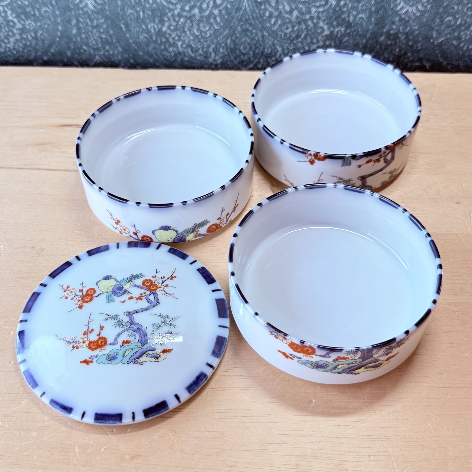 有田焼 青嵐窯 蓋付き三段重 重ね鉢 染付け磯図 梅に鳥