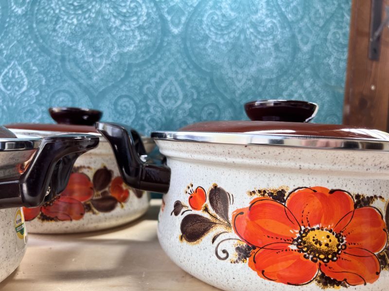 サンコーウェア ホーロー両手鍋 モダンオレンジ花柄 各サイズ ブラウン蓋