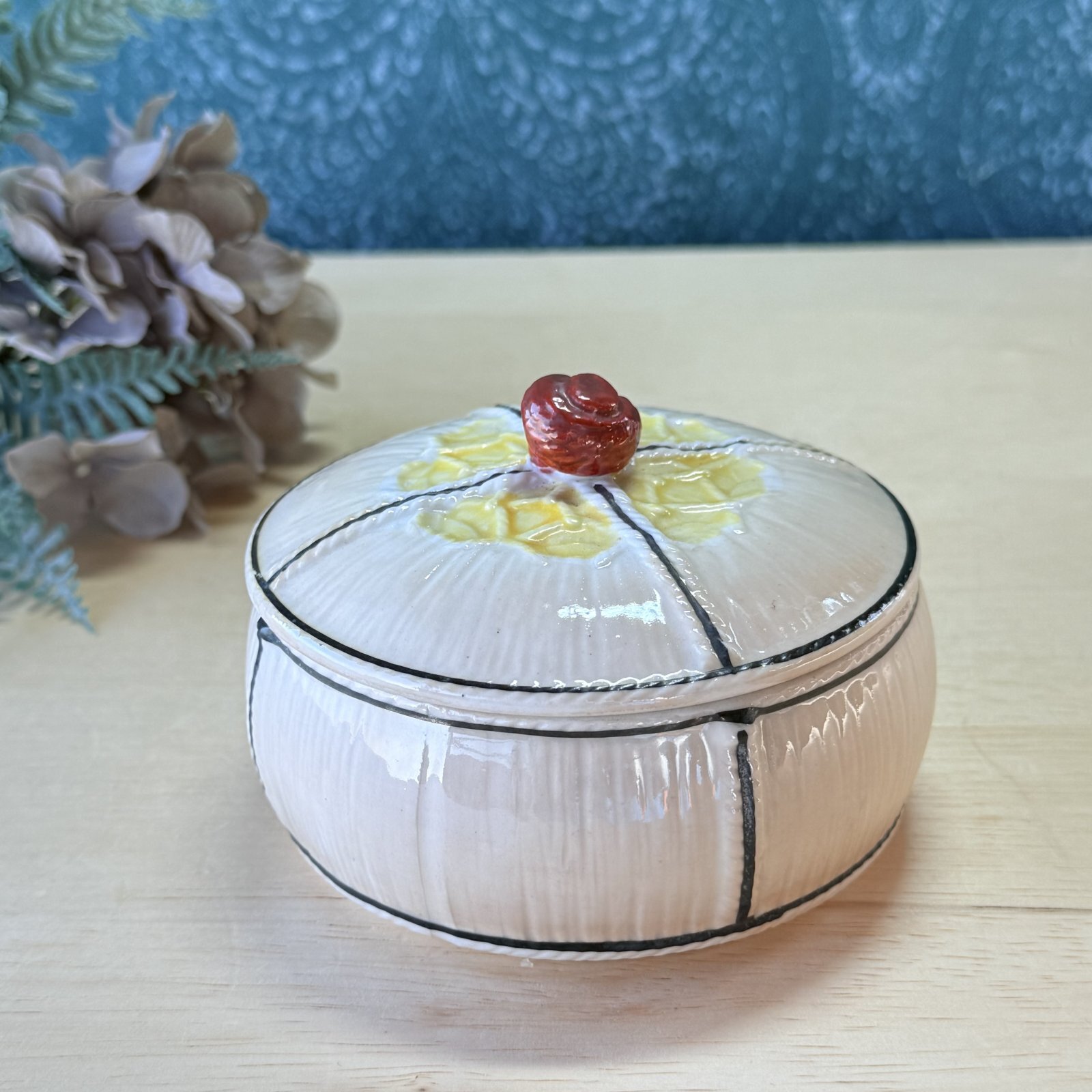 和風陶器の蓋付容器 小物入れ つまみが可愛い！