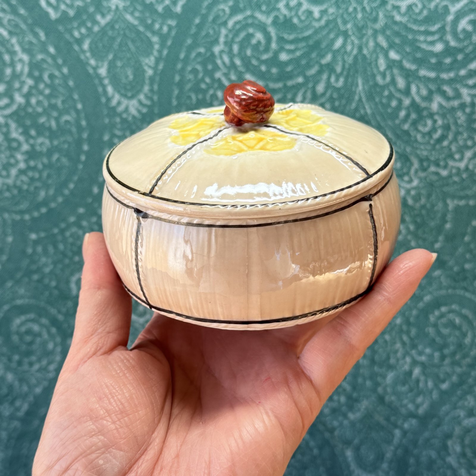 和風陶器の蓋付容器 小物入れ つまみが可愛い！