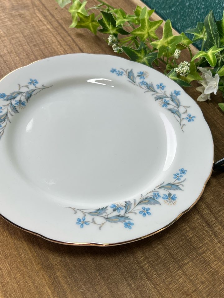 YAMATU JAPAN CHORI 可憐な青い花柄の20cmプレート皿 2枚セット ブルー