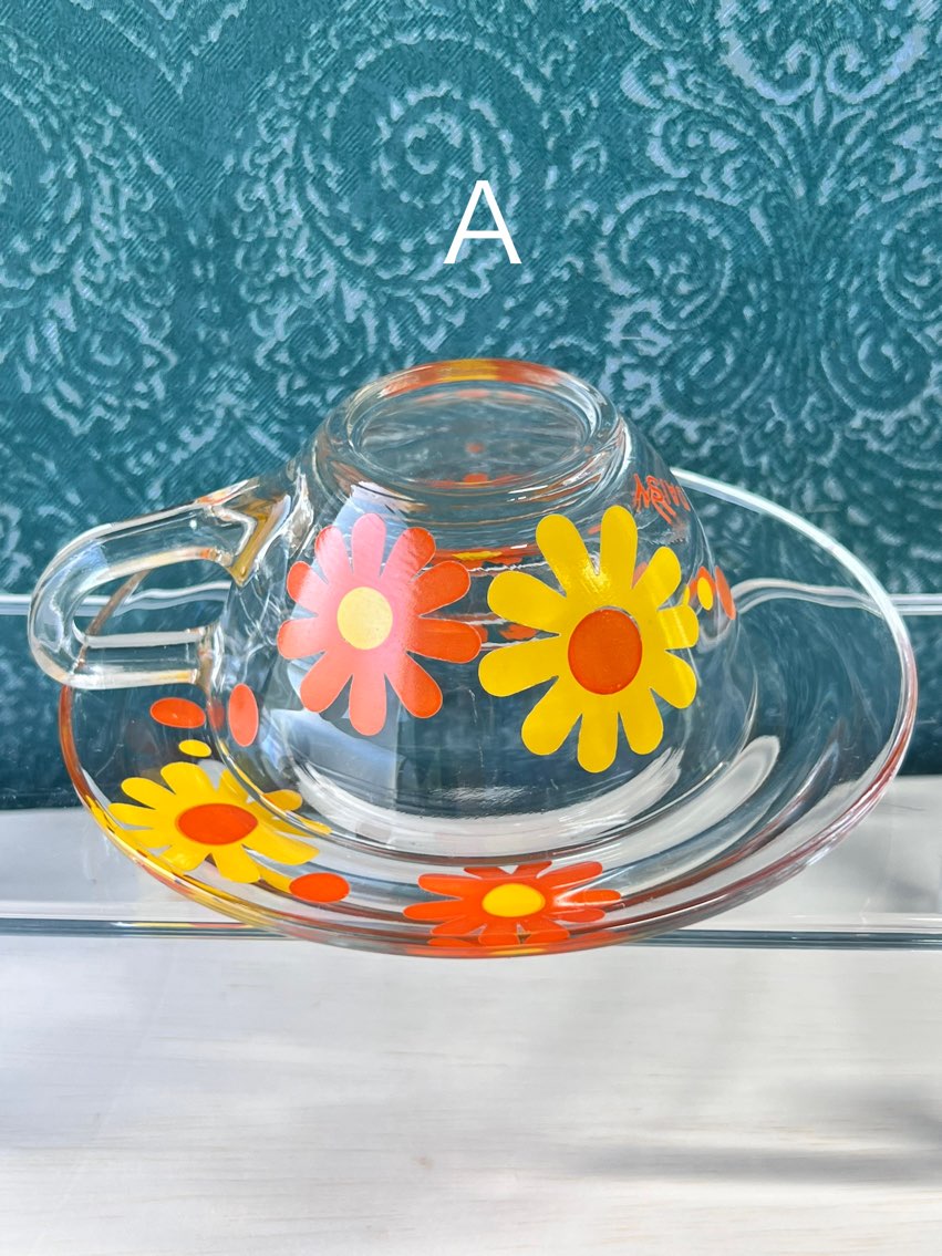 DAISYデイジー 花柄 レトロポップ ガラス製ティーカップ＆ソーサー