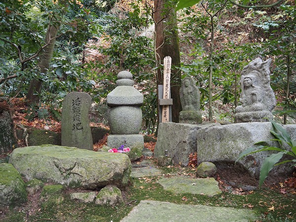 徳千代冬輝作「水鉢（岡山県産北木石製）」円形 | ストーンサークル