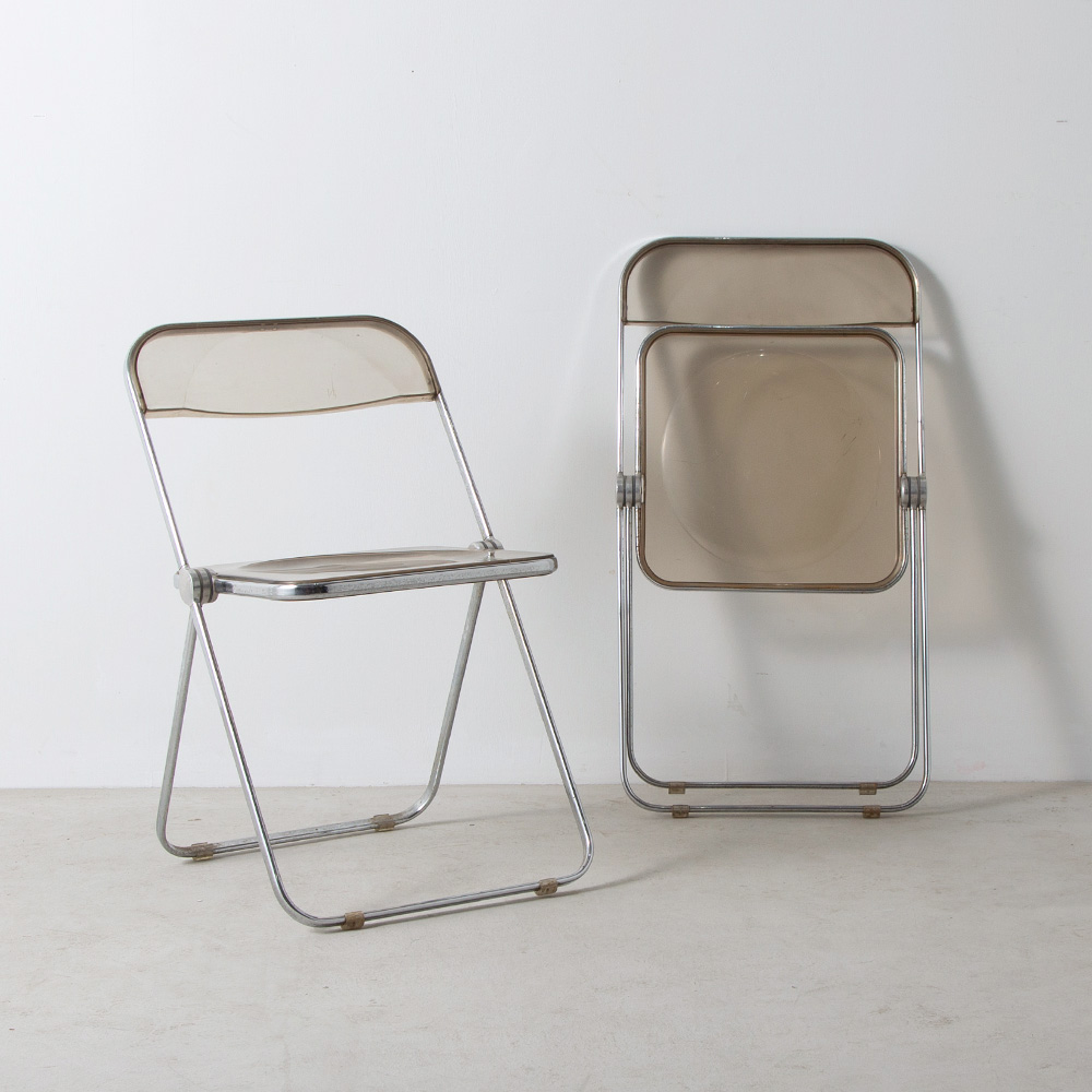 stoop | Plia Chair by Giancarlo Piretti for ANONIMA CASTELLI in