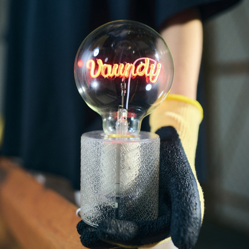 商品詳細ページ | Vaundy ONLINE STORE | Logo Room Light “replica”