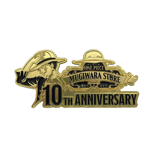 ワンピース】麦わらストア10周年記念ロゴ ピンバッジ （スタンド付き
