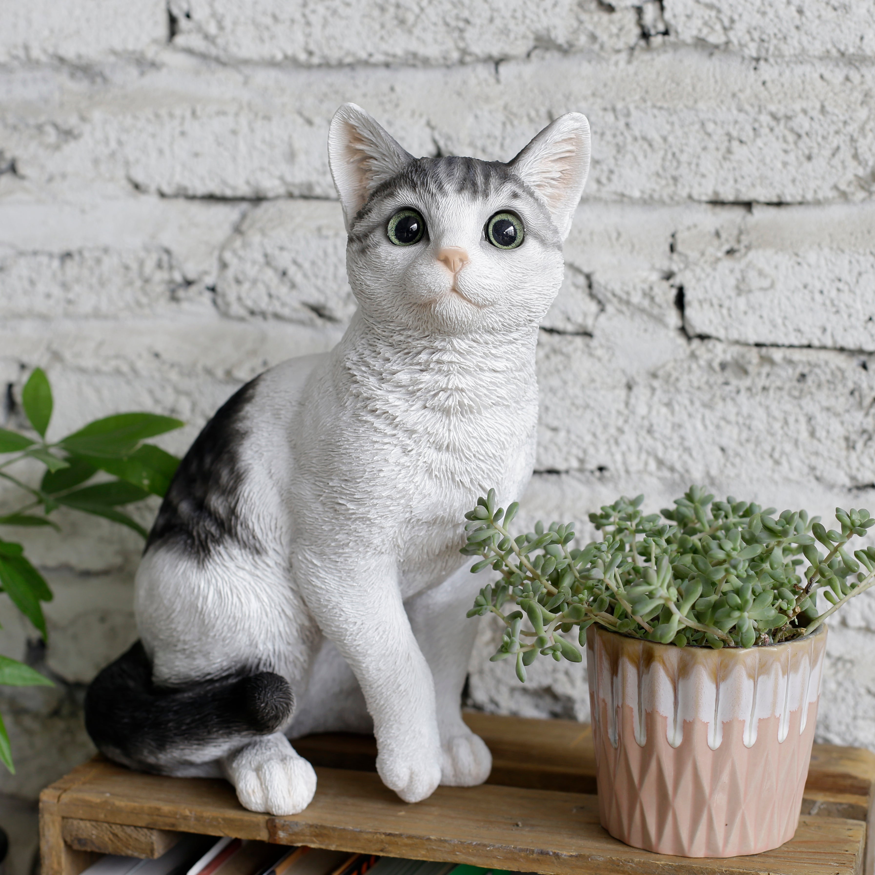 お座りサバトラ白猫(大) 色付け目｜WooBia公式オンラインショップ