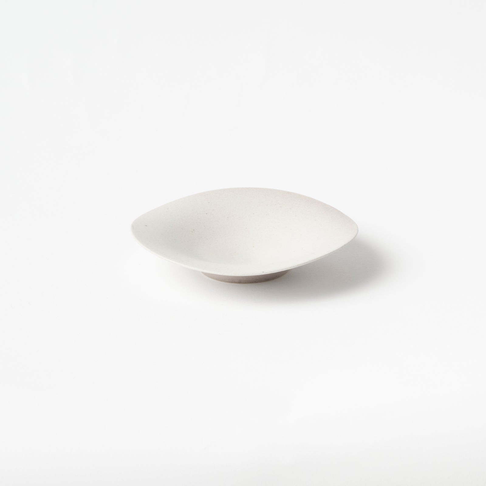 岩佐昌昭 / 平皿5寸 白 – HULS GALLERY TOKYO | 現代工芸ギャラリー