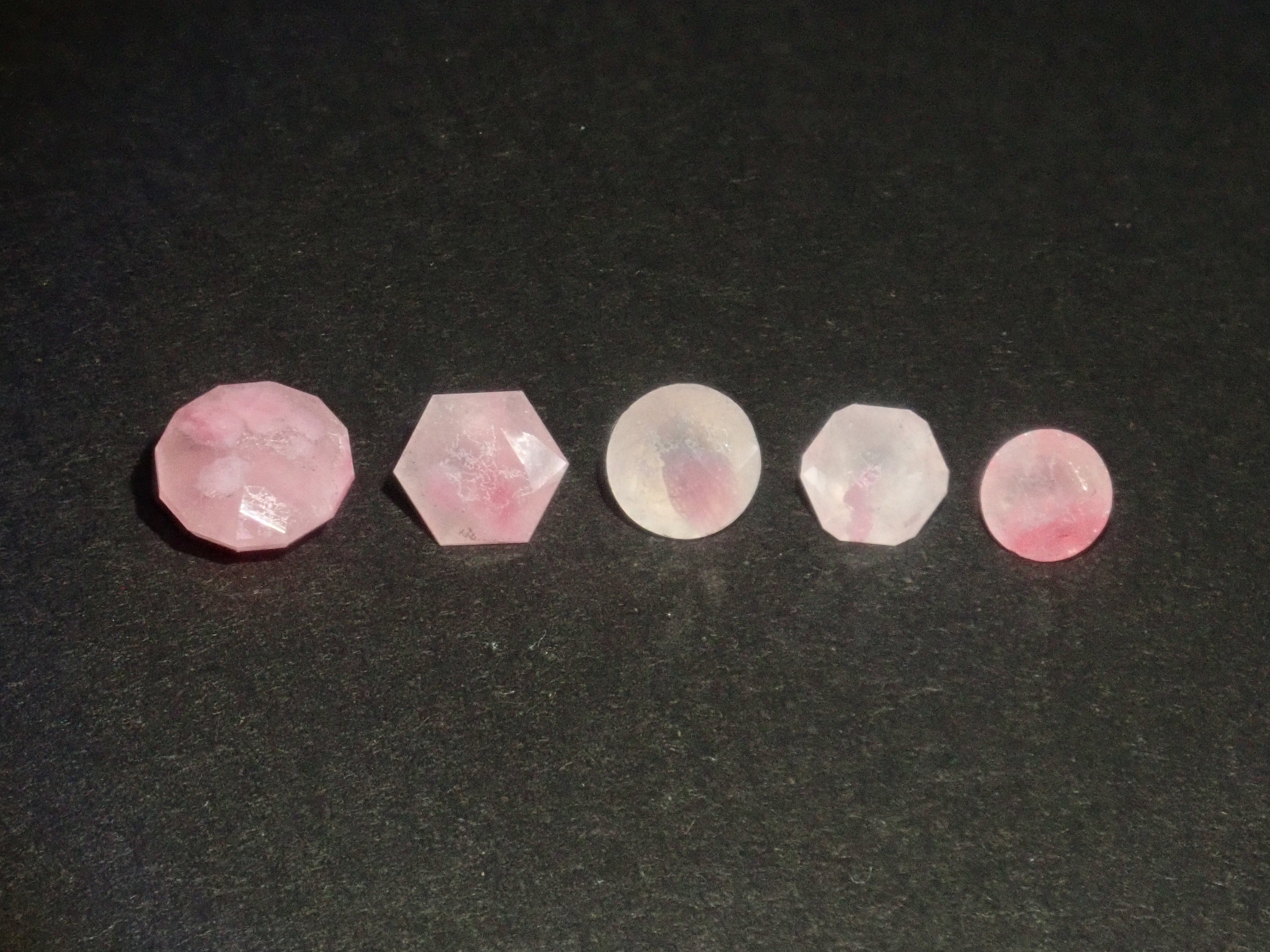 ブラジル産ロードナイトインクォーツ(ファセットカット)1石《複数購入