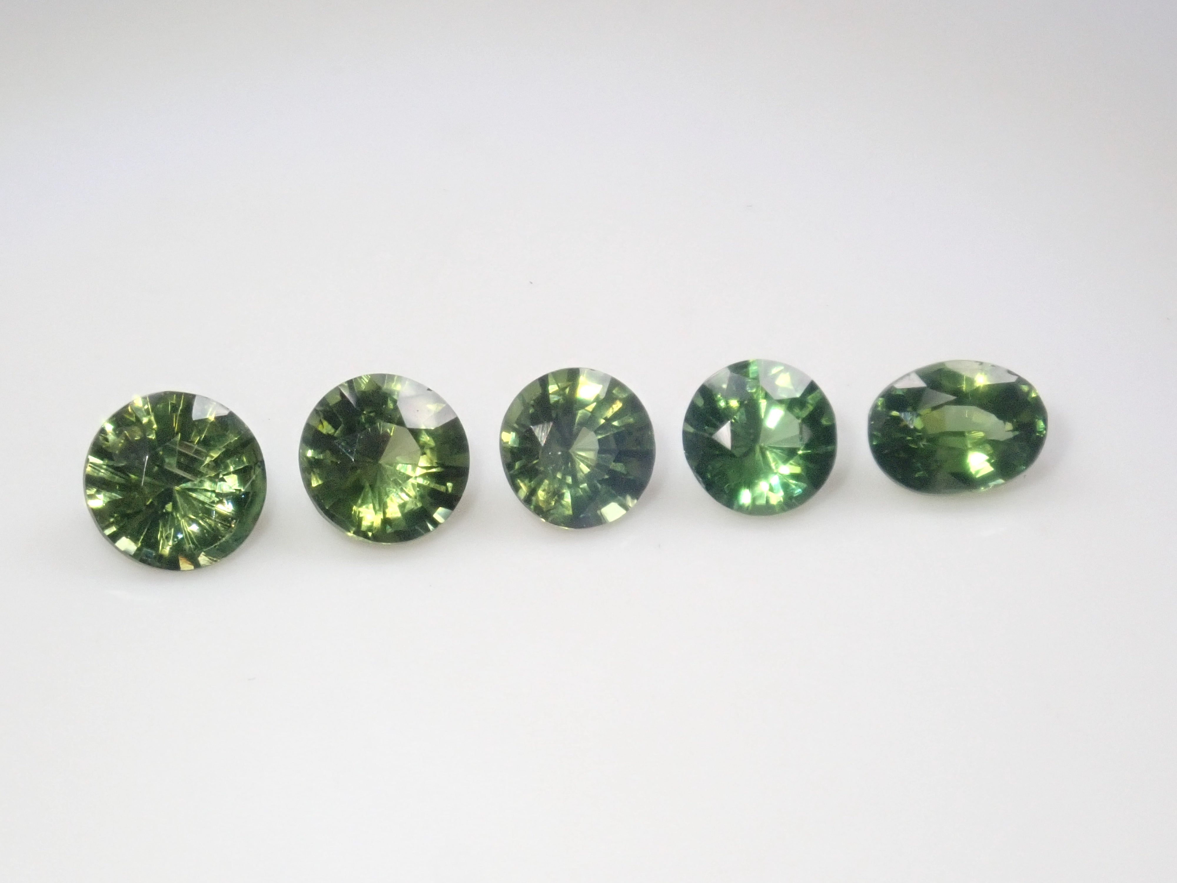 スリランカ産グリーンジルコン1石（サンジェ氏カット)《複数購入割引有》