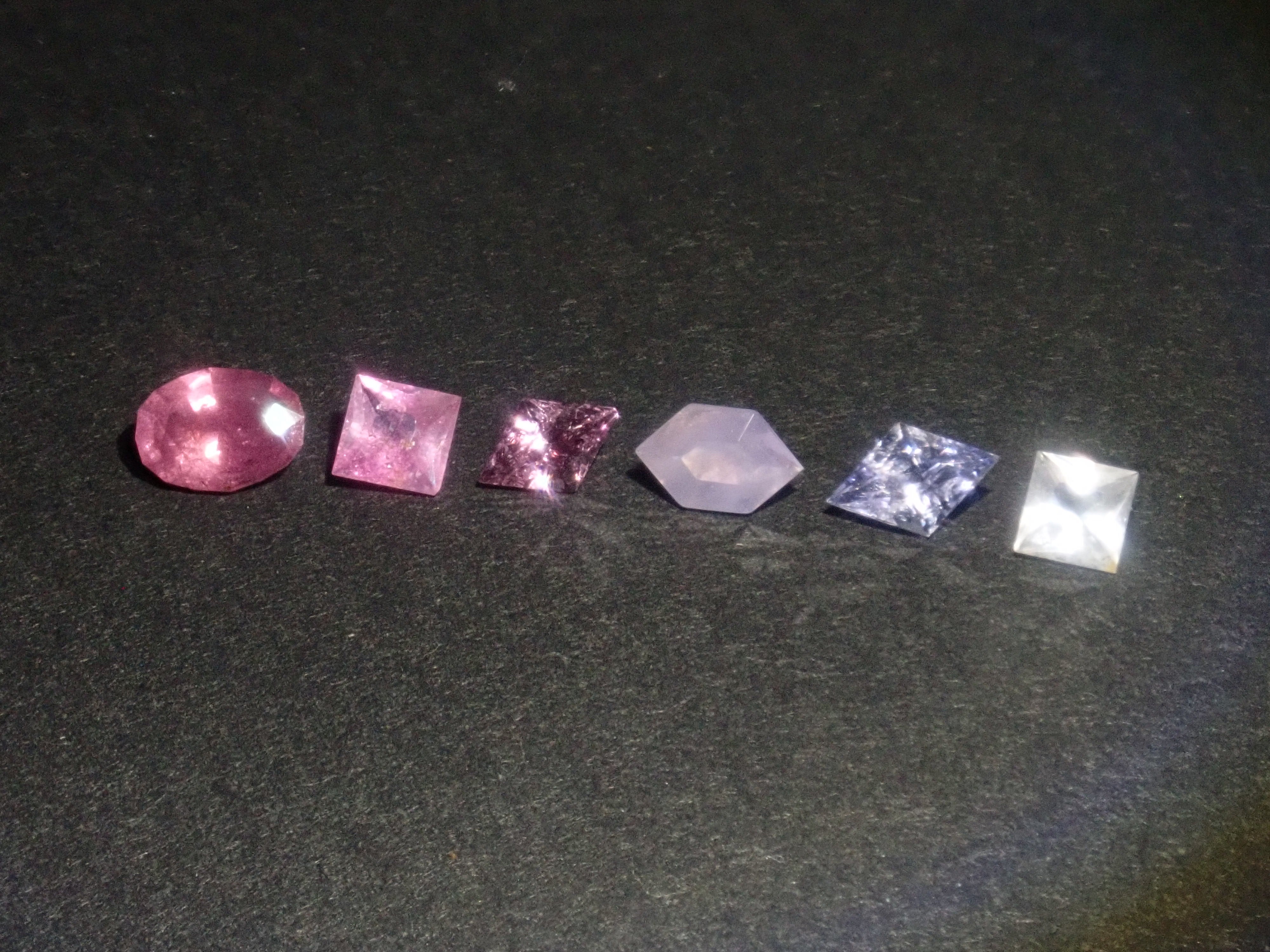 スリランカ産非加熱サファイア1石ルース シルクインクルージョン入り有