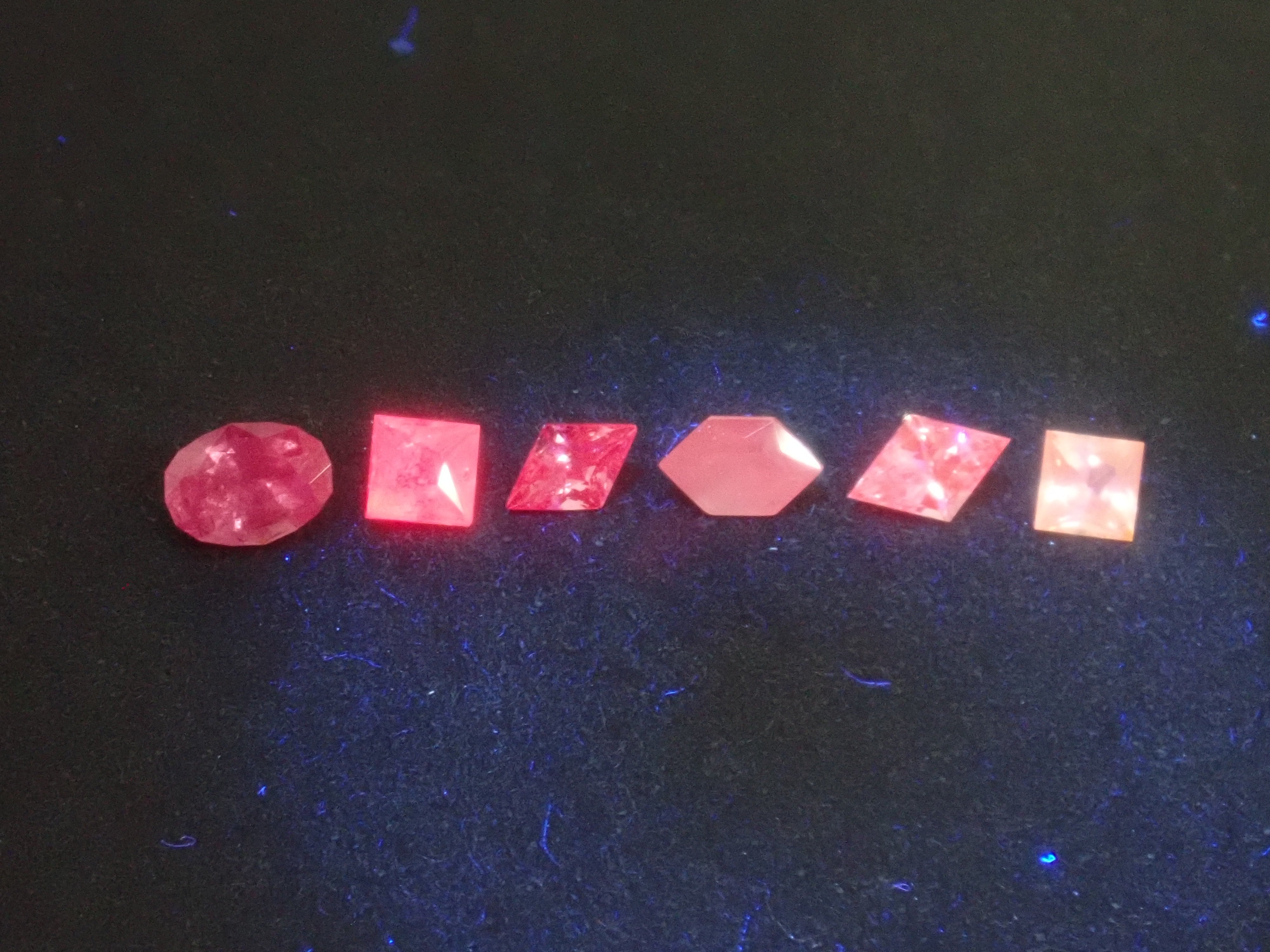 スリランカ産非加熱サファイア1石ルース シルクインクルージョン入り有