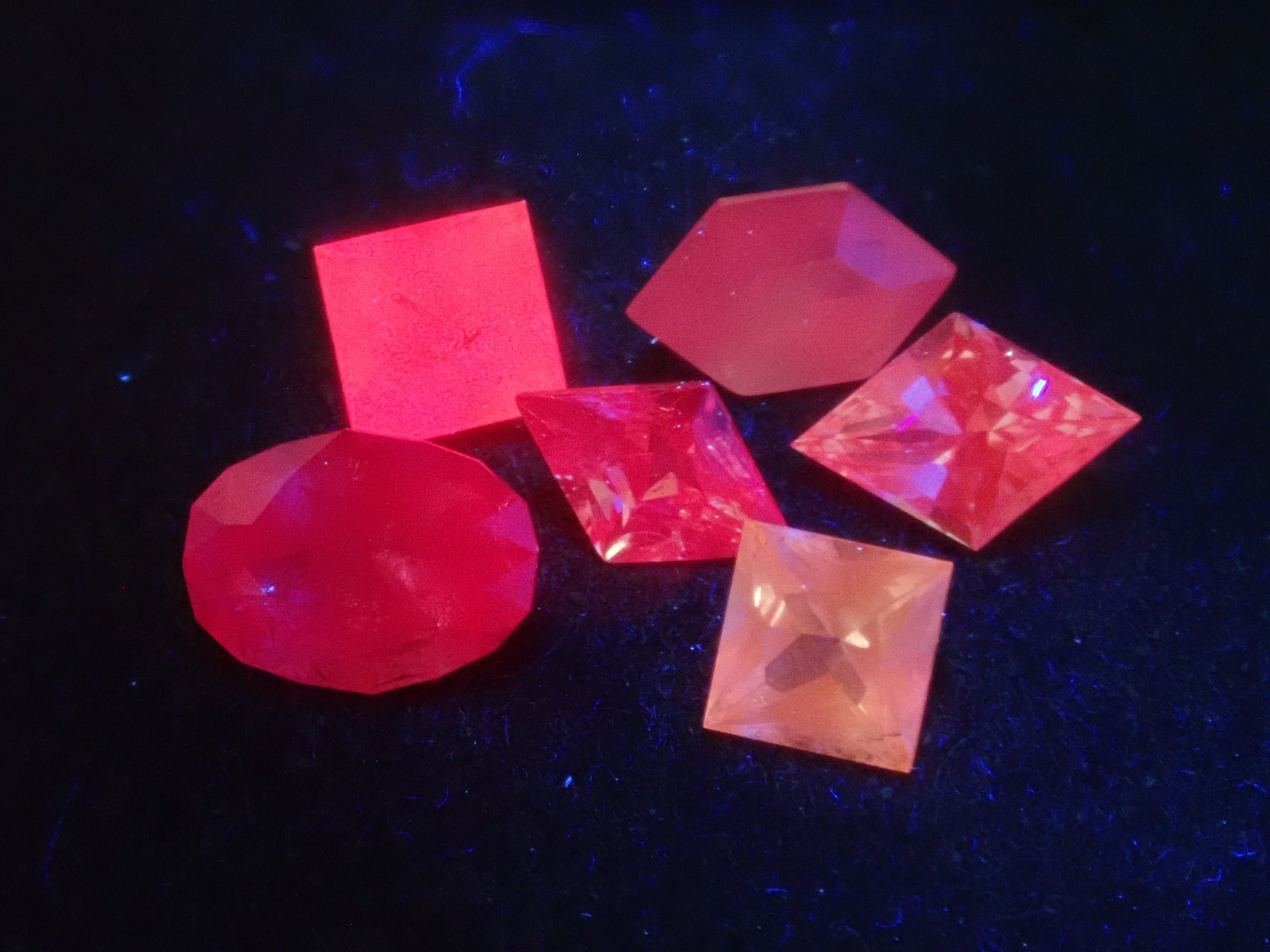 スリランカ産非加熱サファイア1石ルース シルクインクルージョン入り有