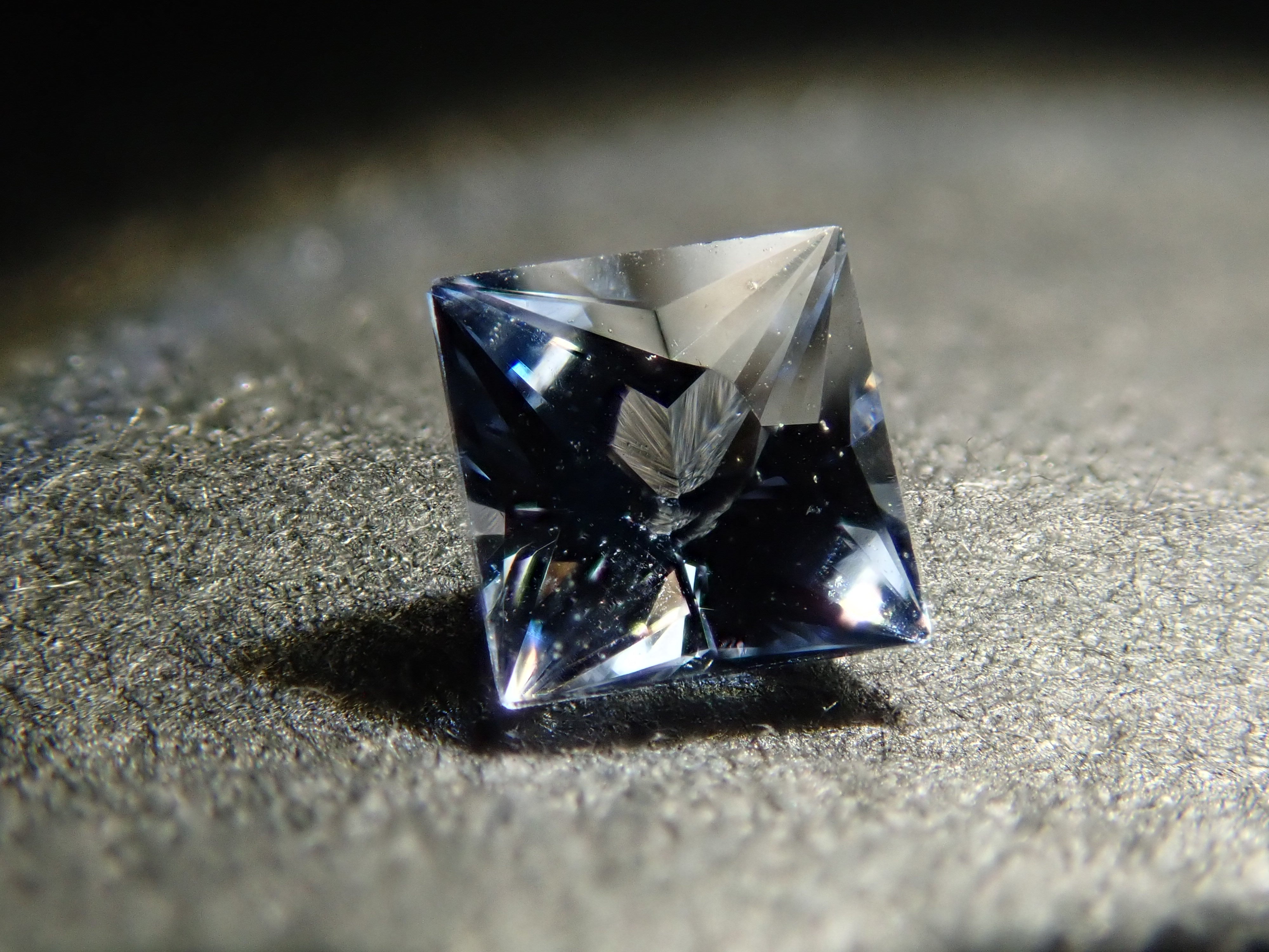 タンザニア産スピネル 0.165ctルース