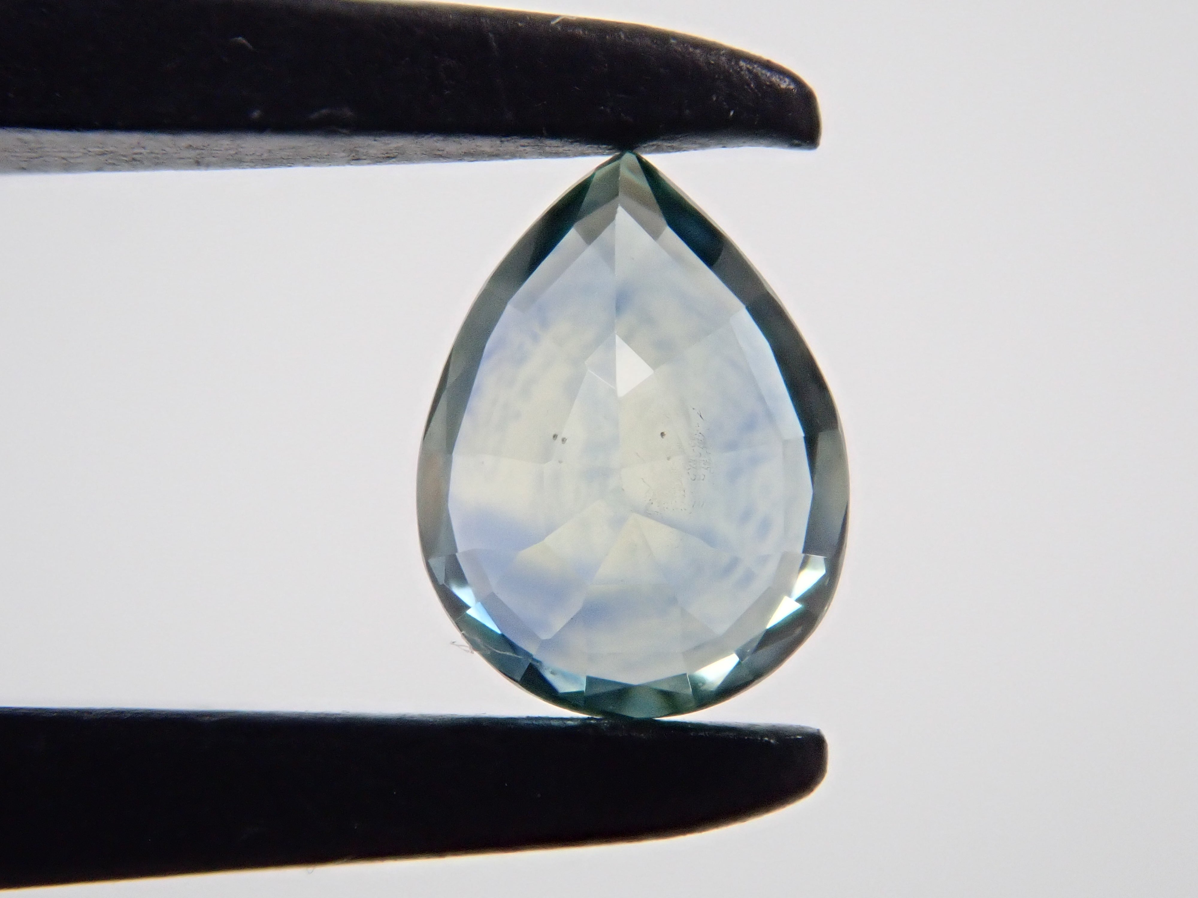 モンタナサファイア 0.405ctルース（グリーンサファイア）