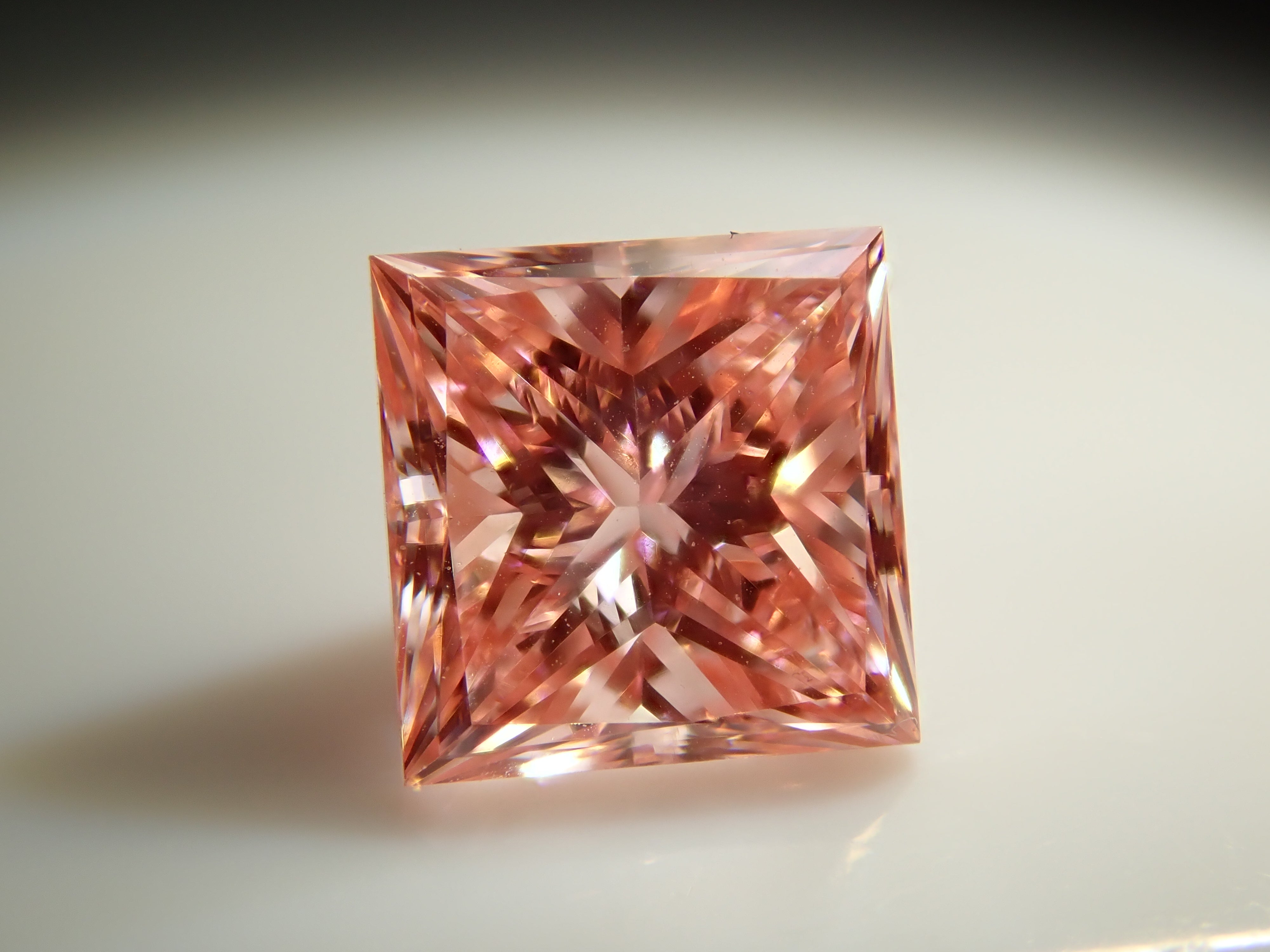 ラボグロウンダイヤモンド（合成ダイヤモンド） 0.290ctルース(FANCY