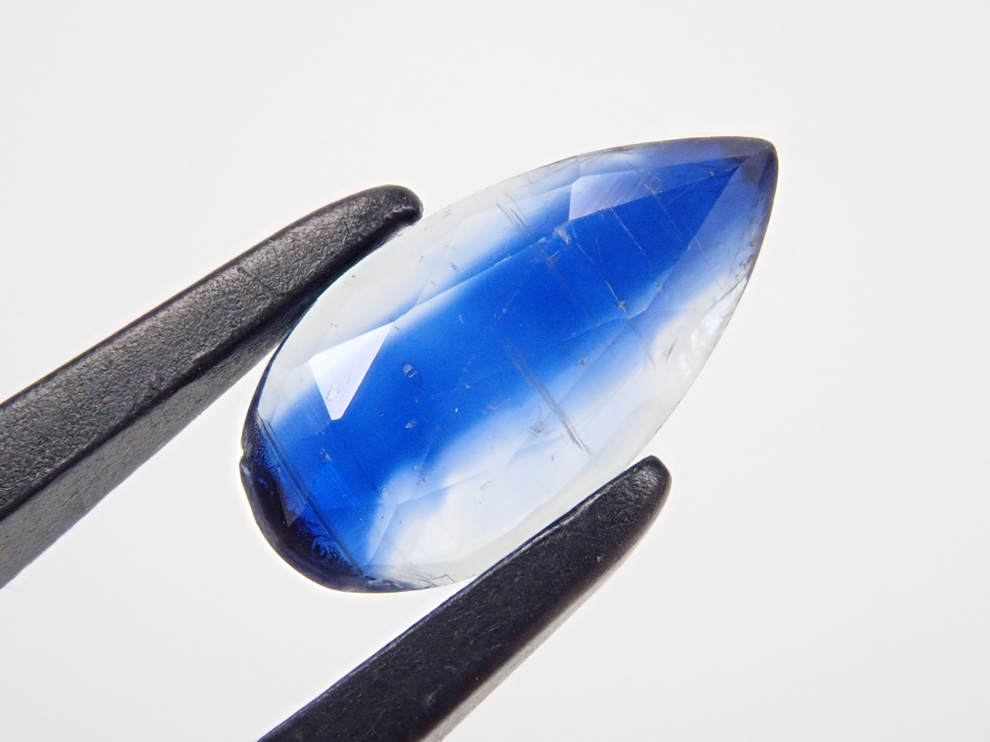 バイカラーカイヤナイト 0.987ctルース