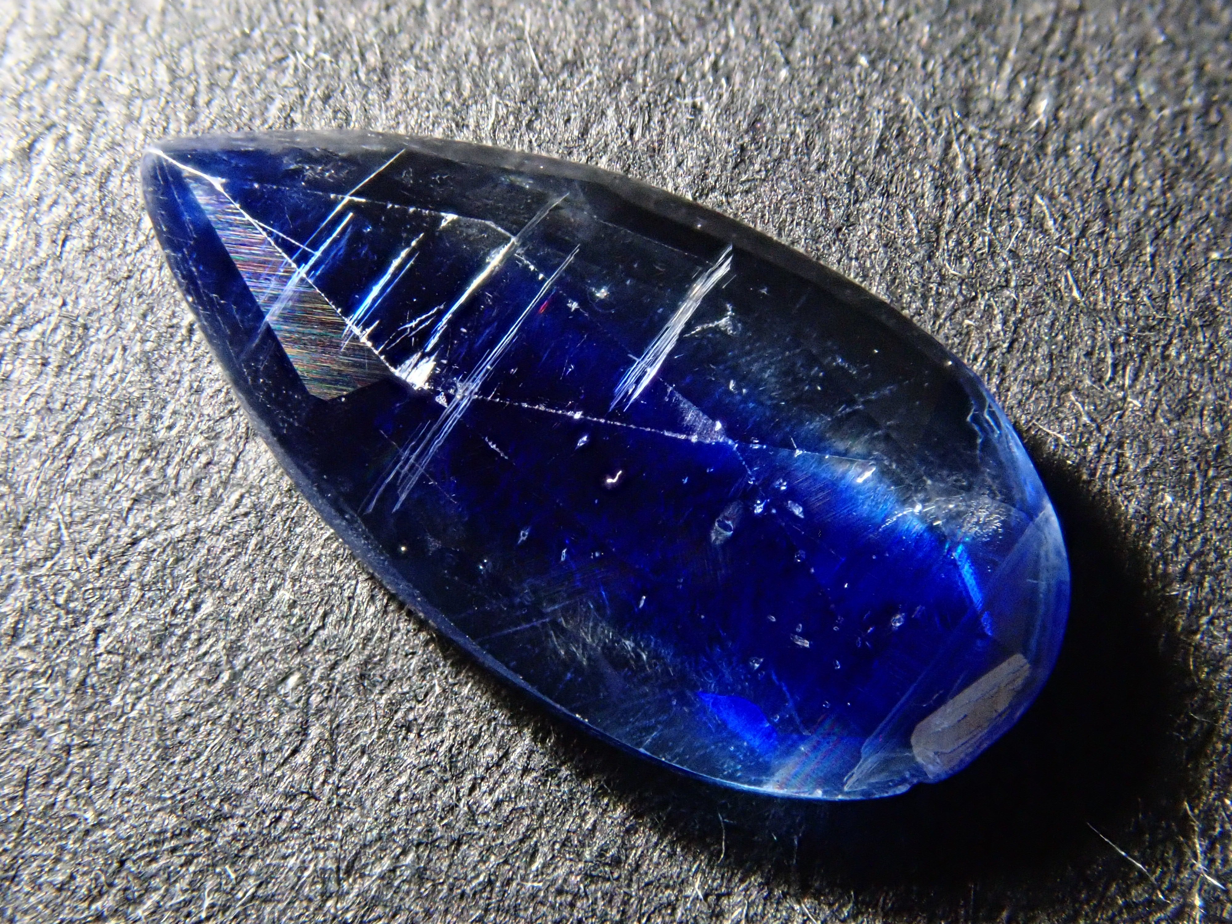 バイカラーカイヤナイト 0.987ctルース