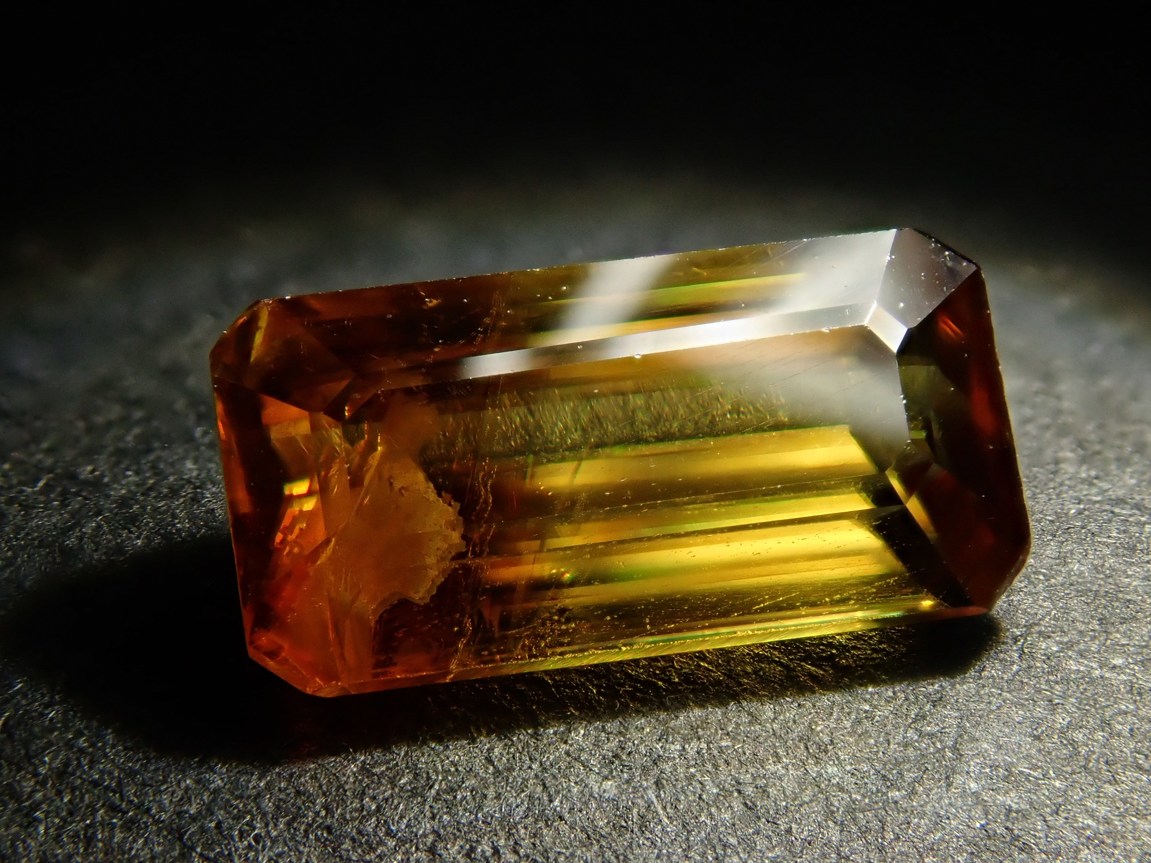 バイカラースフェーン 1.551ctルース