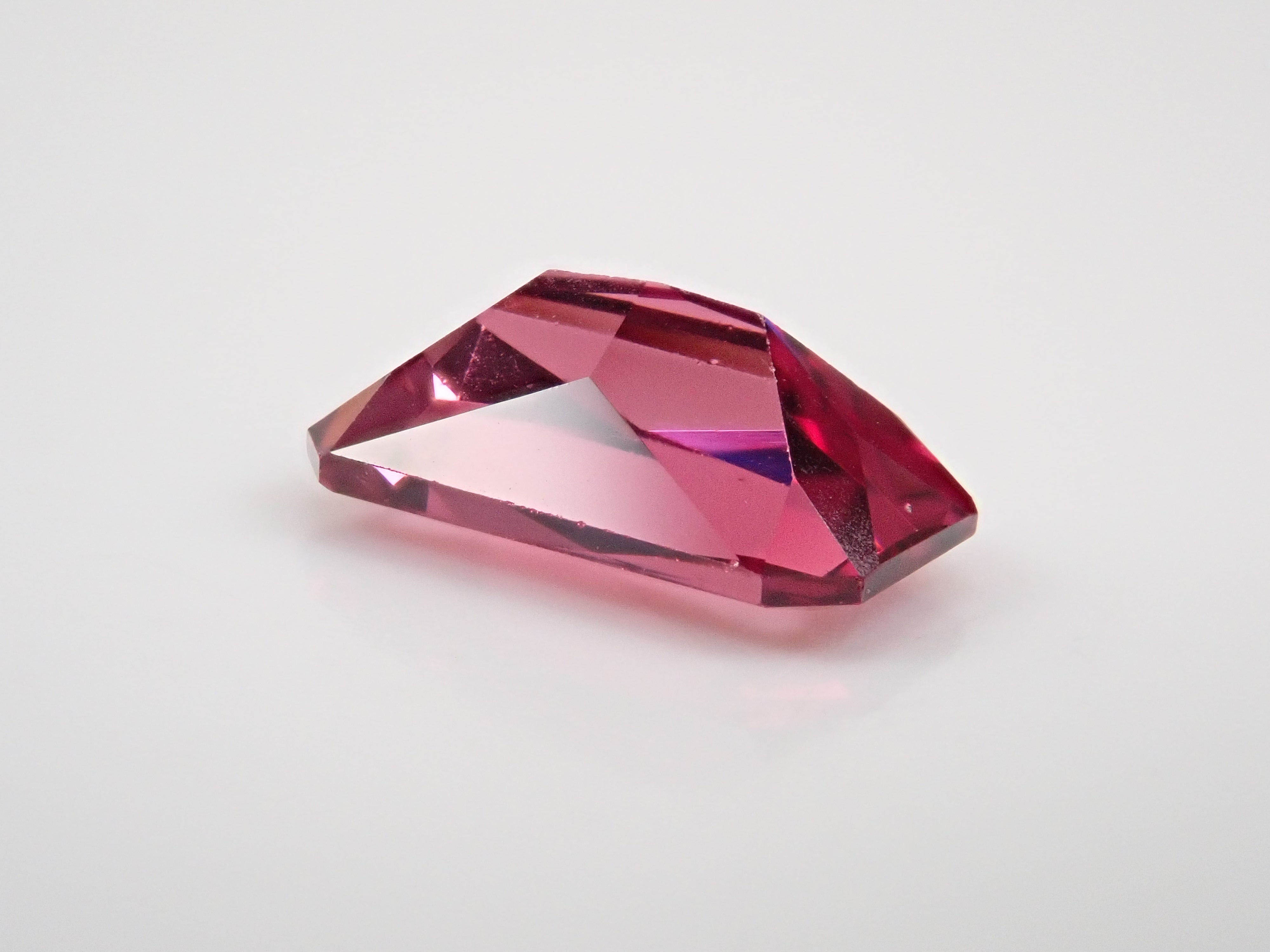 スリランカ産ロードライトガーネット 1.858ctルース