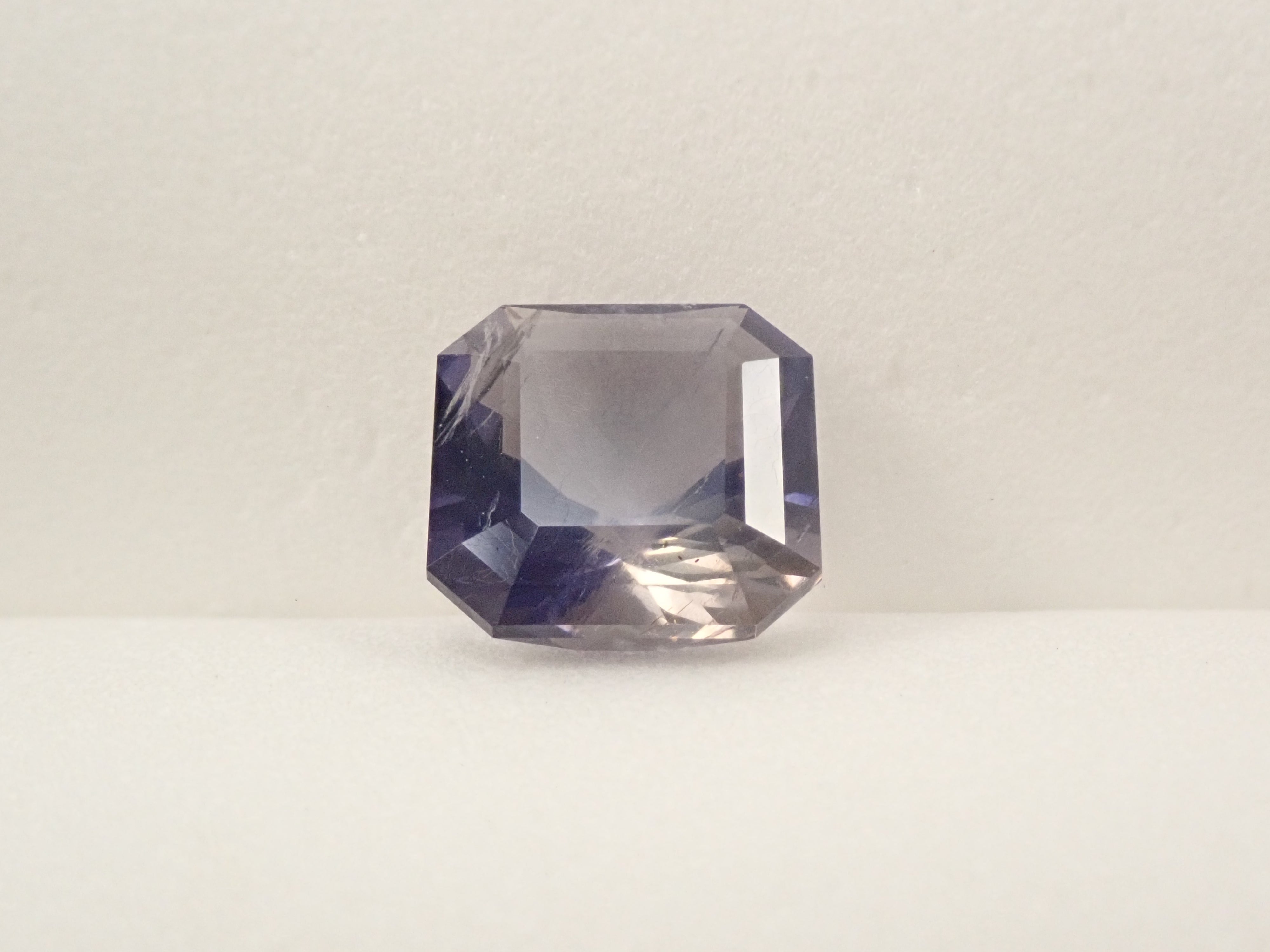 マダガスカル産アイオライト 2.272ctルース