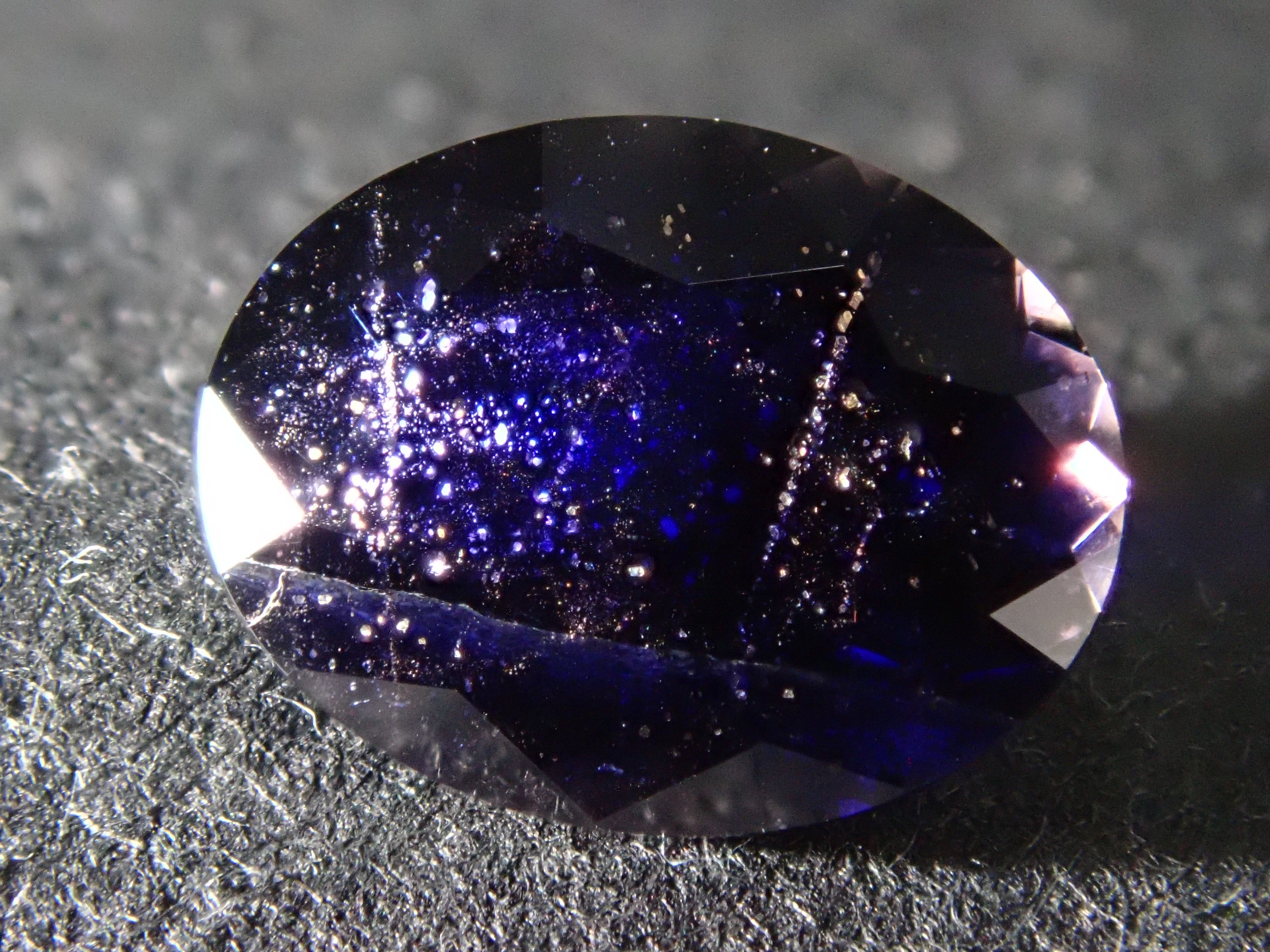 インド産アイオライトサンストーン 0.850ctルース