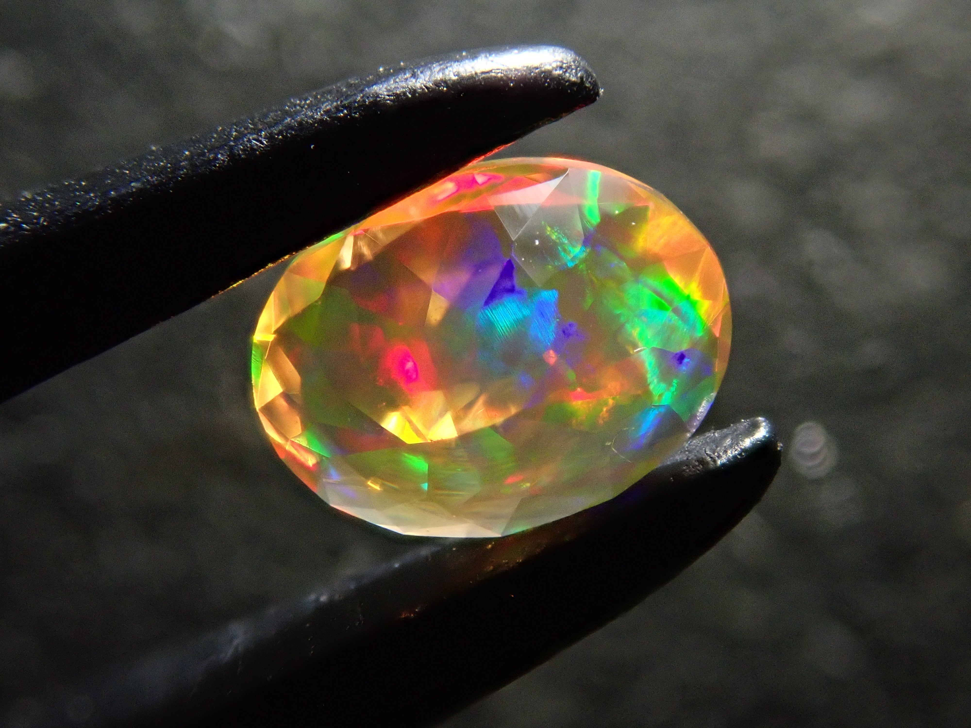 メキシコ産ファイアオパール（ファセットカット） 0.198ctルース