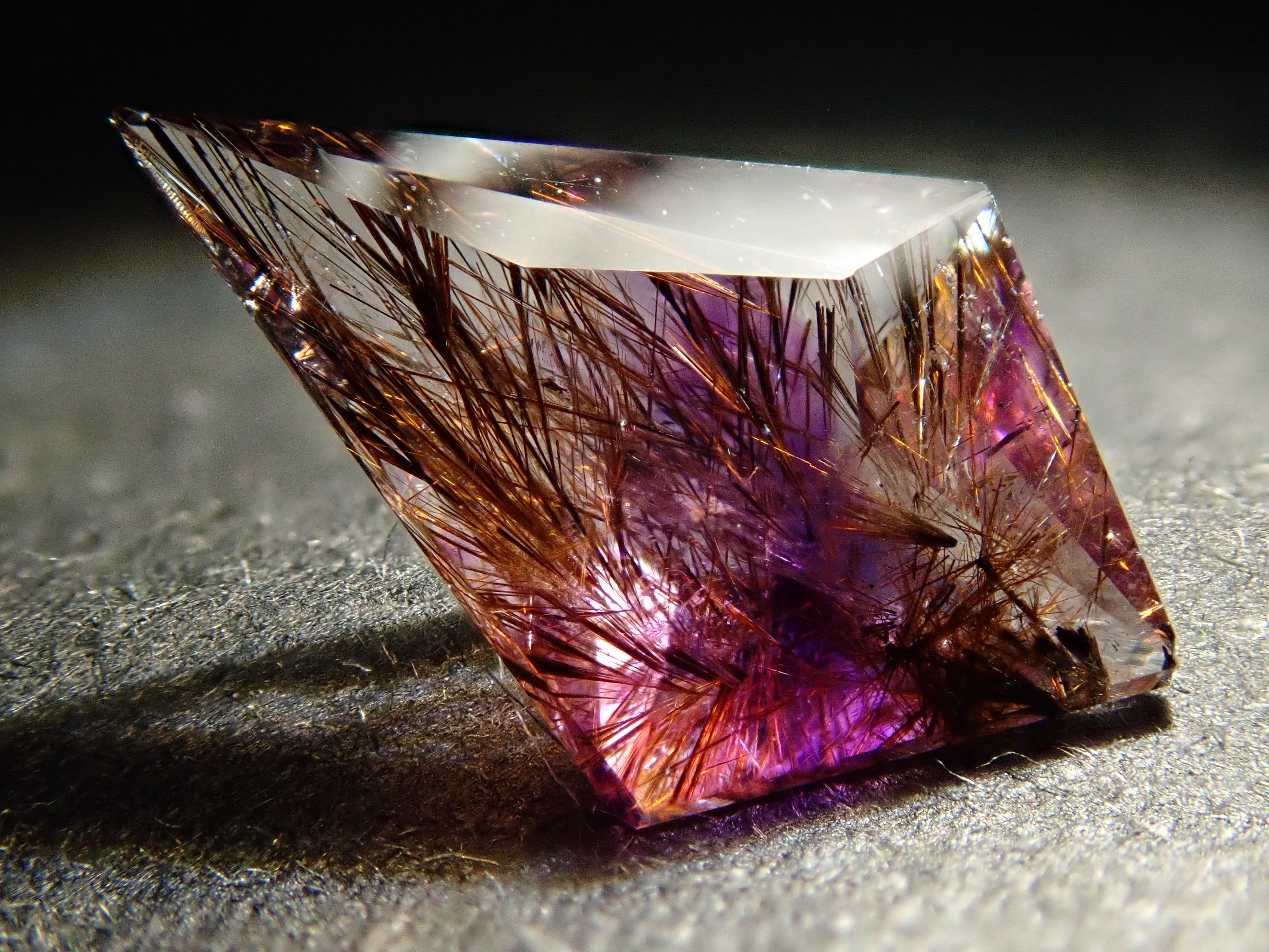 ブラジル産エレスチャルアメジスト 1.058ctルース