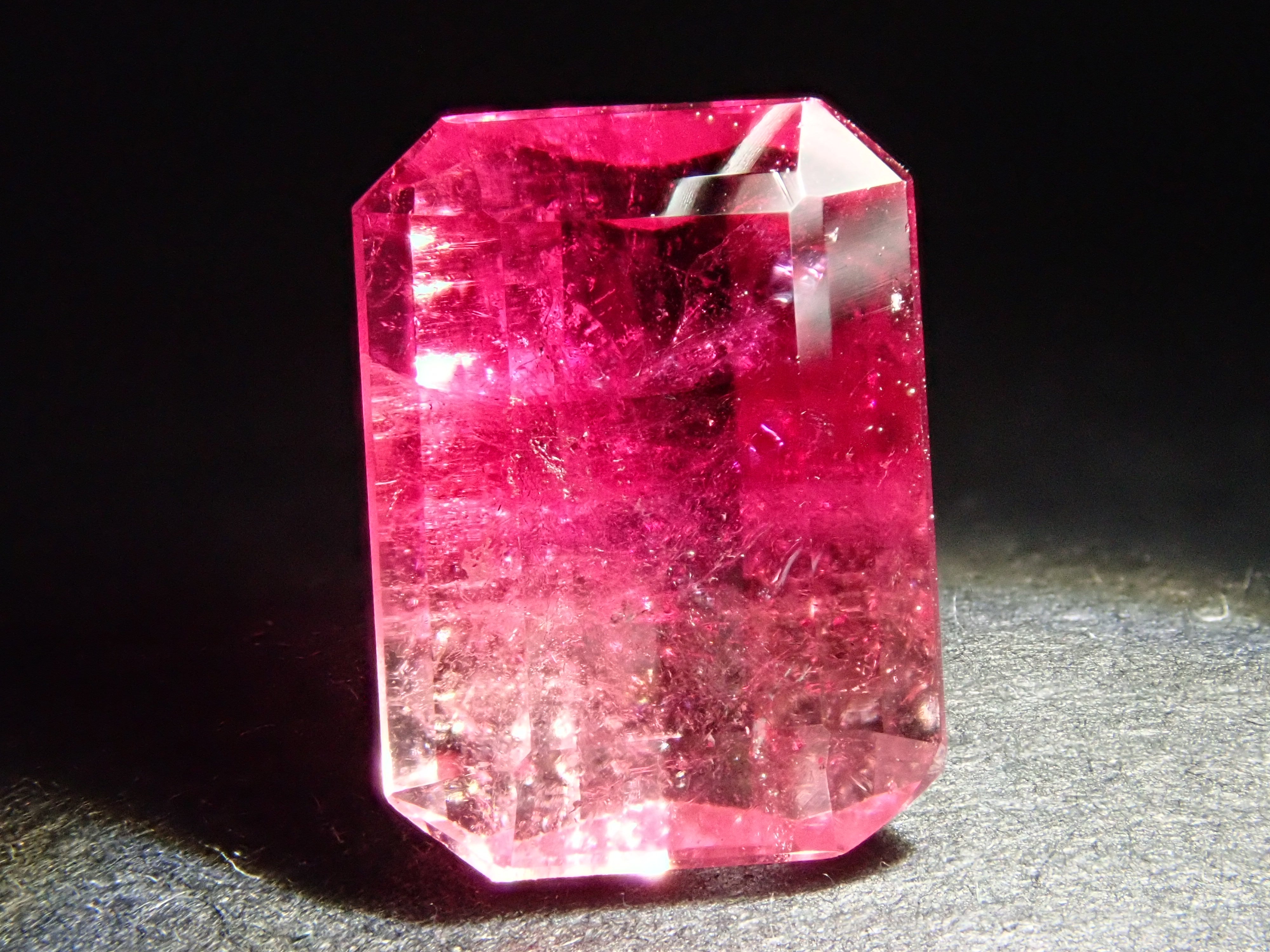 アフガニスタン産バイカラートルマリン（通称名：バイカラールベライト